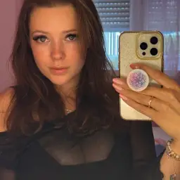 Gestern Nacht habe ich mir spontan die Haare geschnitten 🫣 wie findest du es?
🥹👉🏻👈🏻 sei bitte ehrlich!