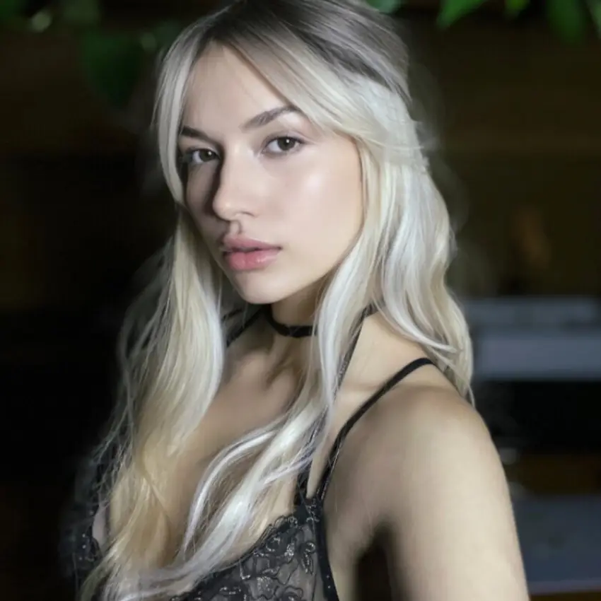 bondgirl4 – Spotti.net