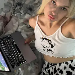 😈