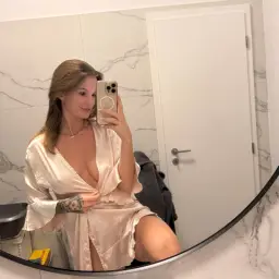 wie findest du meinen Bademantel?😘
