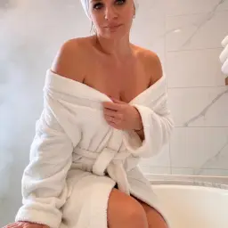 Andere gehen feiern, ich muss jetzt dringend baden und dann ins Bett.... wer kommt mit?