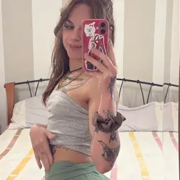 Ist es mein Blick 😏❤️
oder bringt genau der deine Gedanken gerade auf viel zu flirtige Ideen? 😉


#fitgirl #fitty #gymgirl #kurvig #sportlich #heiß #booty #babygirl #baddie #selbstbewusst #bodygoals #gymbae #süß #verspielt #frech #trainiert #sexygirl #waistgoals #gymselfie #fitbabe 😏