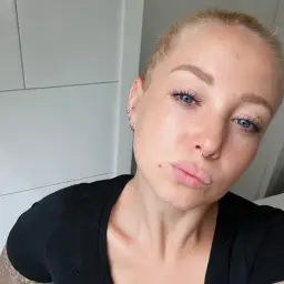freust du dich auf das Wochenende 😏 #bigtits #titten #bigass #arsch #blond #piercing #tattoos