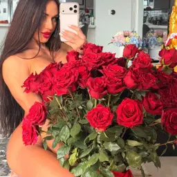 Schenkst du mir heute auch rote Rosen zu meinem Geburtstag? 🌹🌹🌹
#rotelippen #rot #rosen