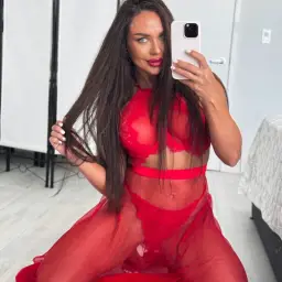 Rot steht für die Liebe und doch macht es mich gefährlich 😏😈
Wie lange hälst du es neben mir aus? 🔥🔥
#rot #titten #heiss #teasing
