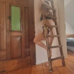 Hier auf der Leiter hätte auch was, oder ?😛💕