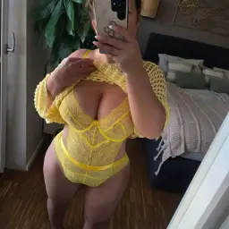 Mein Plan fürs Wochenende?
Ein bisschen entspannen… und dich ein bisschen verrückt machen 😈💛
#titten #bigtits #bigboobs #curvy #sweet #selfie #horny #girlfriend #mädchenvonnebenan #juliaxclusive