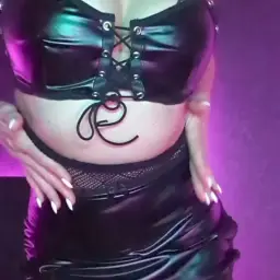 Hier ist noch was Heißes von mir im Lederrock...🫦🔥🖤
