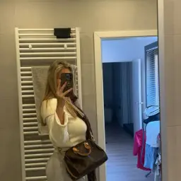 das outfit gefällt mir aber es ist zu warm, würdest du es wieder ausziehen?😏🔥