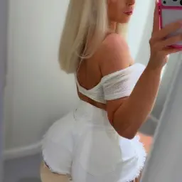 gefällt dir die Hotpants? 😋😇
#hotpant #hotpants #shorts #bigass #ass #arsch #spiegelselfie #selfie #spiegel #blond #blonde