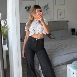 weiß nicht was schlimmer ist… mein outfit oder meine gedanken 😋