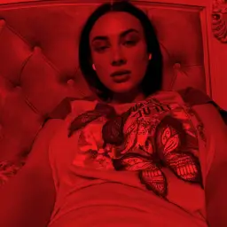 Red Light, heißer Blick und viel zu gute Laune 😏
würdest du heute näher kommen?
#pinkgirl #babygirl #softdomme #dominant #egirl #baddie #prettyface #lingerie #coquette #dollface #girly #heiß #unterwäsche #frech #prinzessin #piercing #cosplay #nylon #internetgirl #sexy