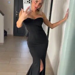Mit diesem Kleid müsstest Du mich wohl auf Händen tragen, nicht dass ich die ganze Zeit stolpere ---- oder das Kleid noch schmutzig wird 🫣😇😈