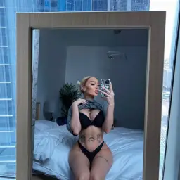 Sei mal ehrlich, schaust du mir in die Augen oder woanders hin ?🤪😉