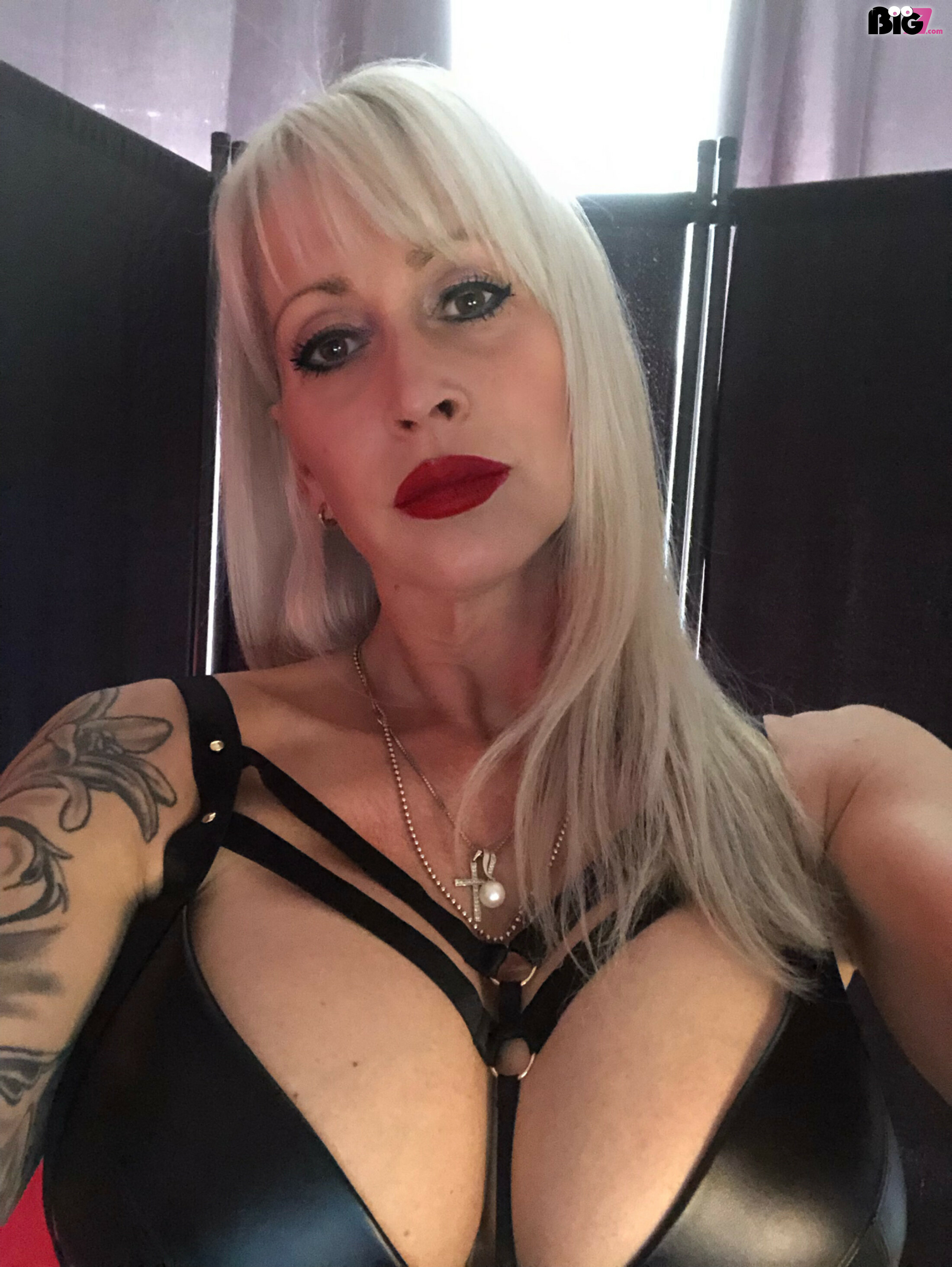 DominatrixDajana – Spotti.net