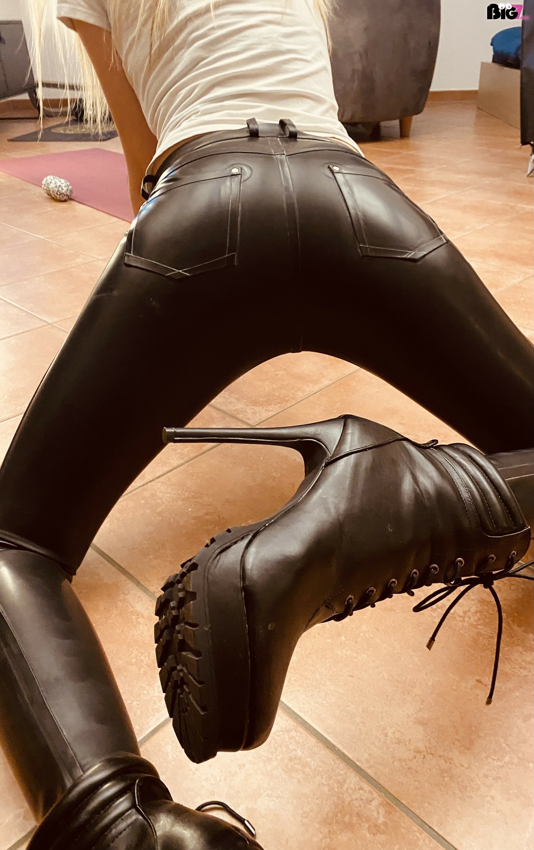 Hot-Fee-Elena – Spotti.net