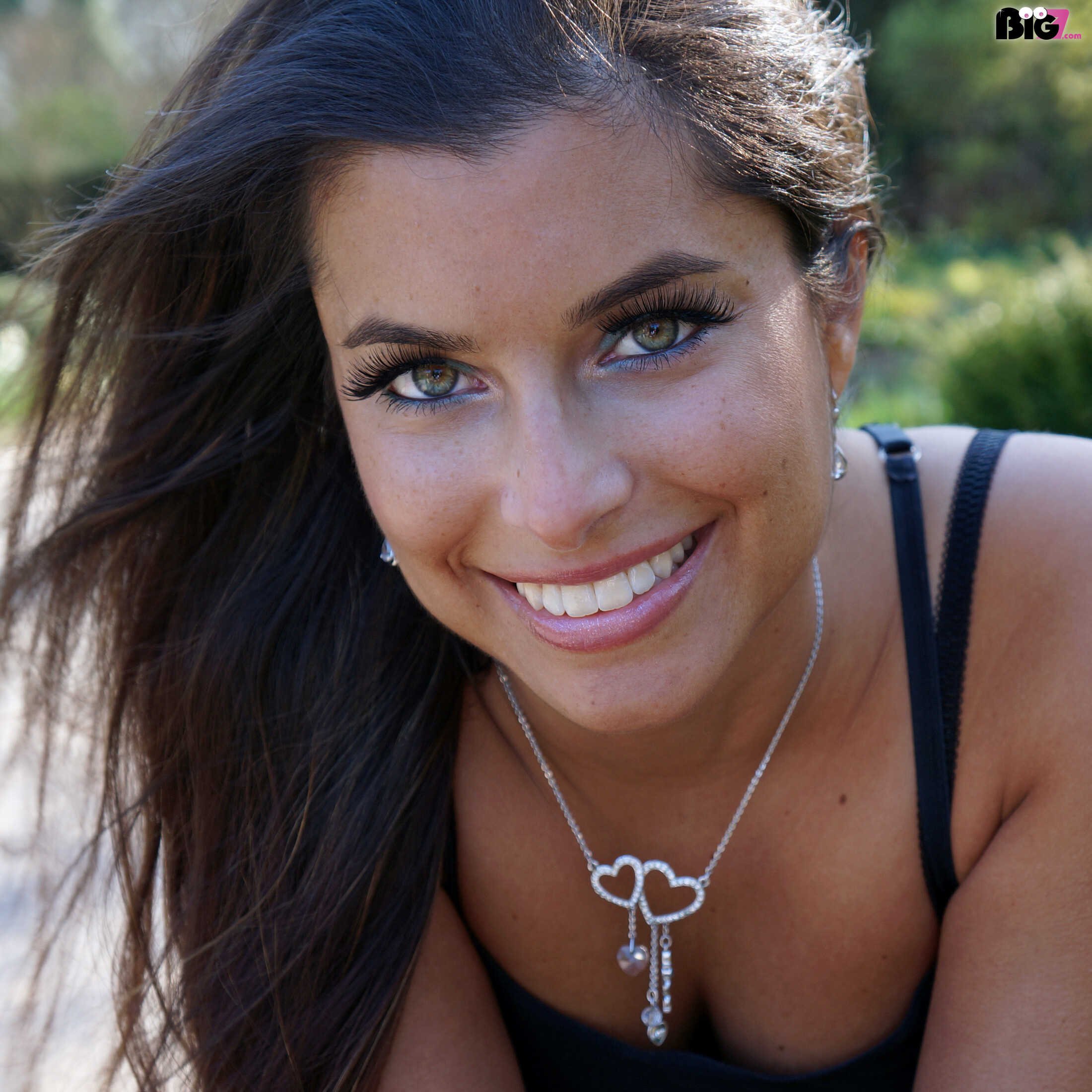 NaughtyNia – Spotti.net