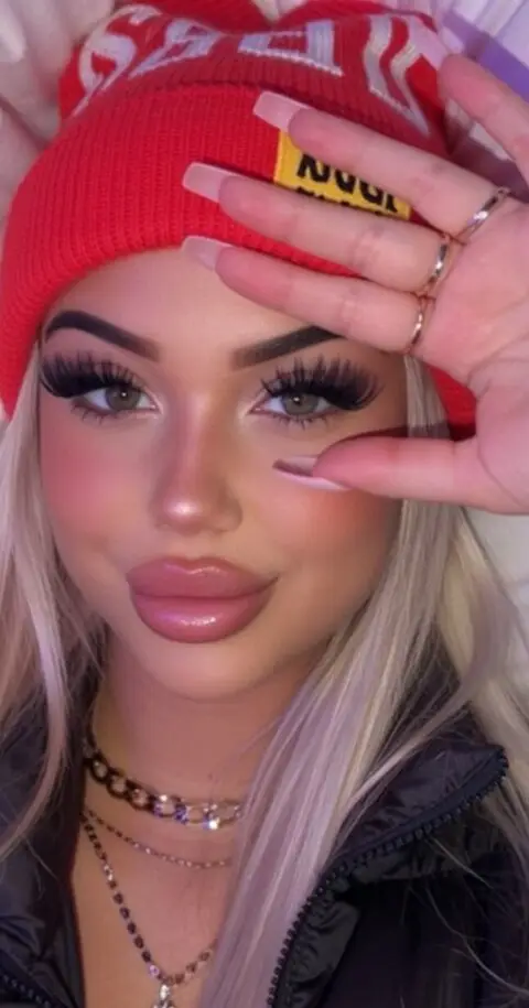 Blonde Barbie – Spotti.net