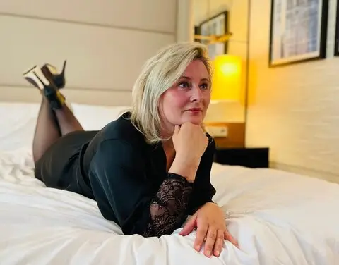 Rose Noir  👑 👠 – Spotti.net